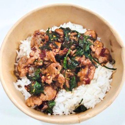 กระเพราพริกแห้ง by เผ็ดในบ้าน