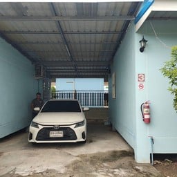 ที่จอดรถ