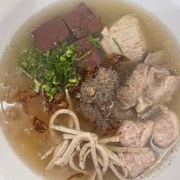 แม่หมูก๋วยจับญวณ