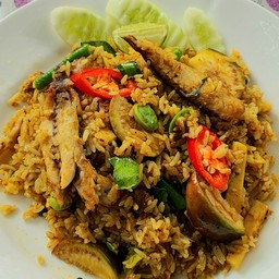 ข้าวผัดแกงไตปลา หรอยแรง