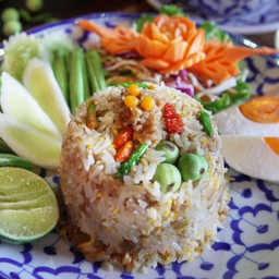 ข้าวผัดน้ำพริกลงเรือ