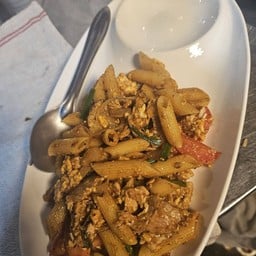 มักกะโรนีผัดซอสหมู