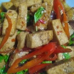 กระเพราเต้าหู้