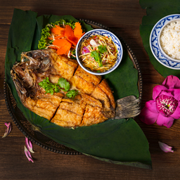 ปลากะพงทอดน้ำปลา/Deep fried seabass fish with fish sauce