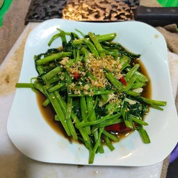 ผัดผักบุ้งไฟแดง