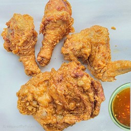 เซ็ท 4  ชิ้น น่องไก่ทอด 2 ชิ้น สะโพกไก่ทอด 1 ชิ้น ปีกไก่ทอด 1 ชิ้น