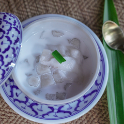 บัวลอยเผือก/Taro ball in coconut milk