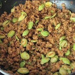 ผัดสะตอหมูสับเครื่องแกงใต้