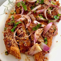 ยำแซ่บอกไก่ทอดจี้ดจ้าด