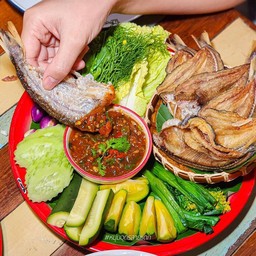 แจ่วขี้กา+ปลายอนทอด+ผักสำมะปิ