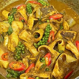 ผัดเผ็ดปลาจ้งม้อง
