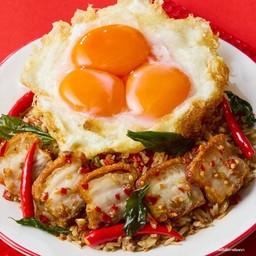 ข้าวกะเพราป่าเถื่อน หมูกรอบ