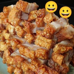 หมูกรอบน้ำจิ้มซีอิ้วหวานกับข้าว