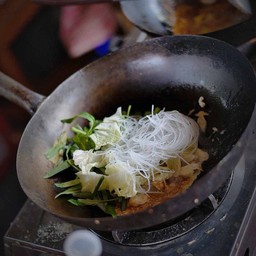 สุกี้น้ำไข่นัว