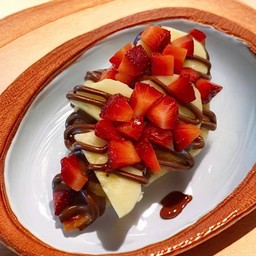 ดับเบิ้ลนูเทลล่า กล้วย+สตอว์เบอร์รี่ ครอฟเฟิล