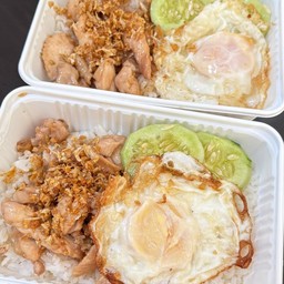 ข้าวราดไก่กะเทียม