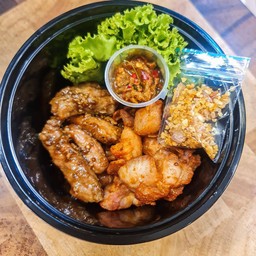 สองสหาย (หมูทอด+ไก่ทอด) สำหรับ 1-2 ท่าน