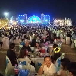 ชายหาดติดทะเลกว้างยาวสะอาดจัดงานคอนเสิร์ตสุดมันส์