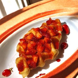 สตรอว์เบอร์รี่ ครอฟเฟิล