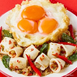 ข้าวกะเพราป่าเถื่อน ปลาหมึก