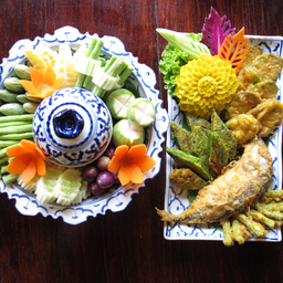 น้ำพริกกะปิและปลาทูทอด/Dip  with shrimps paste served with deep fried mackerel and vegetables