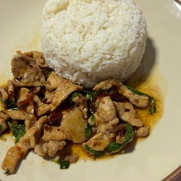 กระเพราหมูชิ้น