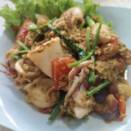 หมึกผัดผงกะหรี่