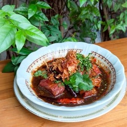 เนื้อแก้มวัวตุ๋นผักใบเปรี้ยว