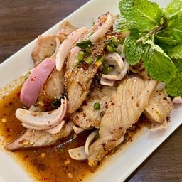 น้ำตกคอหมูย่าง