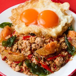 ข้าวกะเพราป่าเถื่อน หมูสับ+ไข่เยี่ยวม้า
