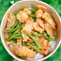 ข้าวพริกแกงหมูชิ้น