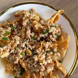 แซ่บแห้งเกี๊ยวกรอบ