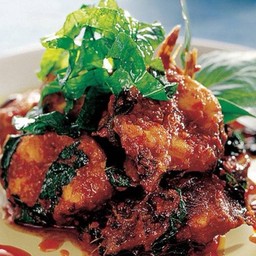 ผัดเผ็ดปลาดุกทอดใบยี่หร้า