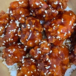 ข้าวไก่ทอดซอสเกาหลีเผ็ด