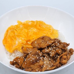 ข้าวหมูเทอริยากิและไข่ข้น
