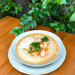 (Gluten-free) โจ๊กกุ้งหั่น ผัดน้ำปลาพร้อมไข่ลวก