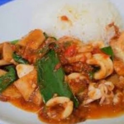 ผัดพริกแกงปลาหมึก