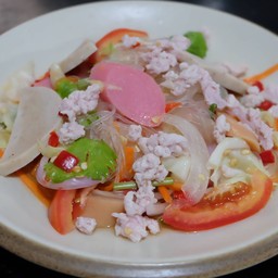 ยำวุ้นเส้นหมูสับ หมูยอ ไส้กรอก