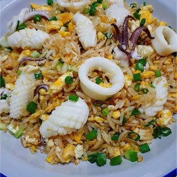 ข้าวผัดหมึก