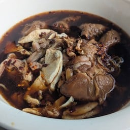 ก๋วยเตี๋ยวไก่ เต็มข้อเต็มตีน  ตลาดทุ่งเศรษฐี