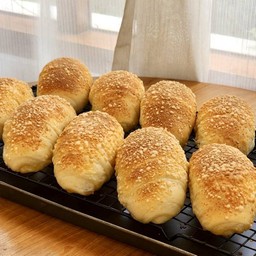 Shio Pan Parmesan Cheese (ขนมปังเกลือ รสพาร์เมซานชีส)
