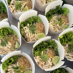 หมี่ไก่ฉีกแม่กูรวย