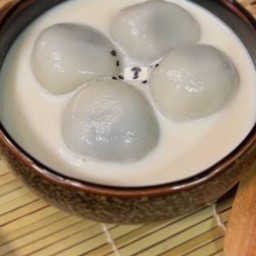 บัวลอยนมสด