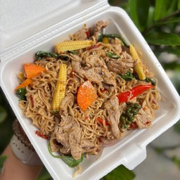 มาม่าผัดขี้เมาหมู