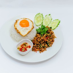 กะเพราหมูสับฟรีไข่ดาว