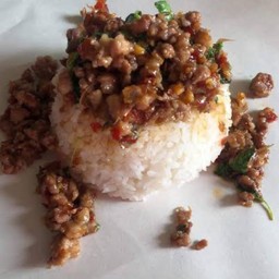 ข้าวกระเพราหอ