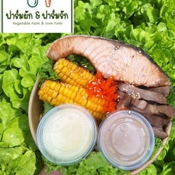 สลัดตามใจ (หมูย่างเกลือ+ม่อนครึ่งชิ้น+ข้าวโพด)