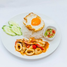 ผัดน้ำพริกเผาทะเลฟรีไข่ดาว