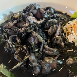 ปลาหมึกผัดน้ำดำ