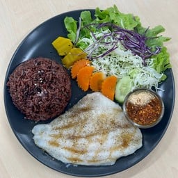 ข้าวสเต็กปลาจิ้มแจ่ว สูตรคลีน